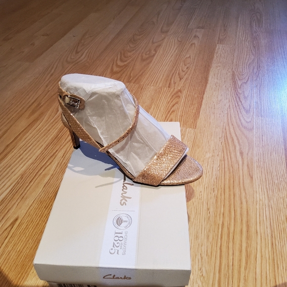 Clarks heels - Picture 2 of 3